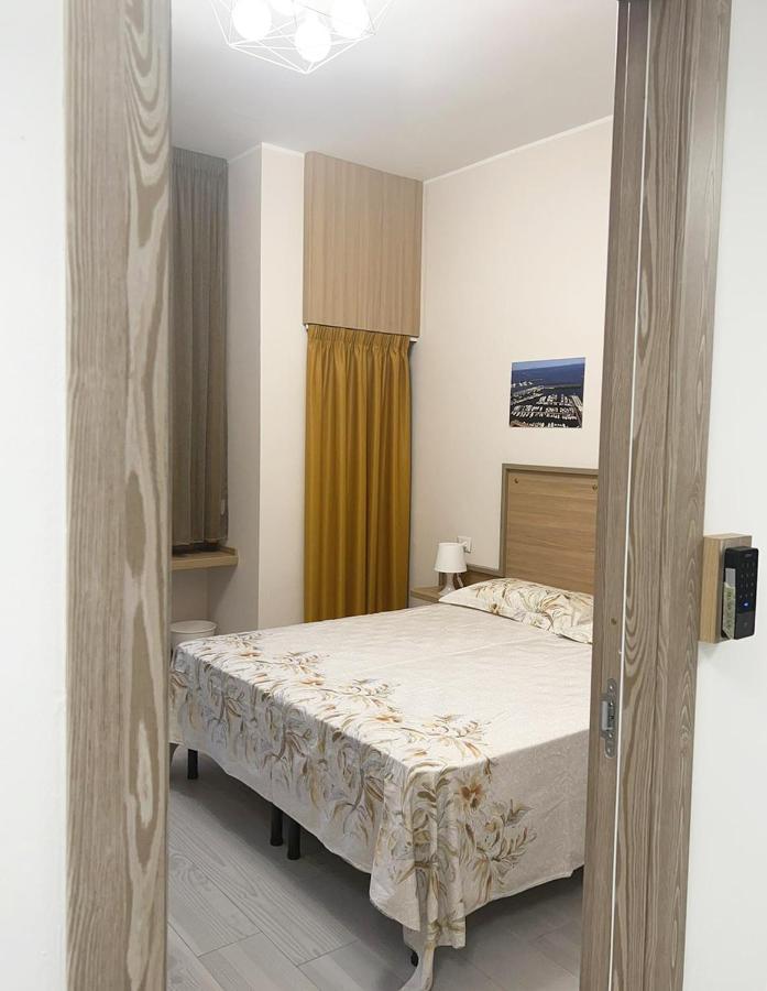 Sissi Comfort Rooms Foresteria Lombarda Monza Extérieur photo