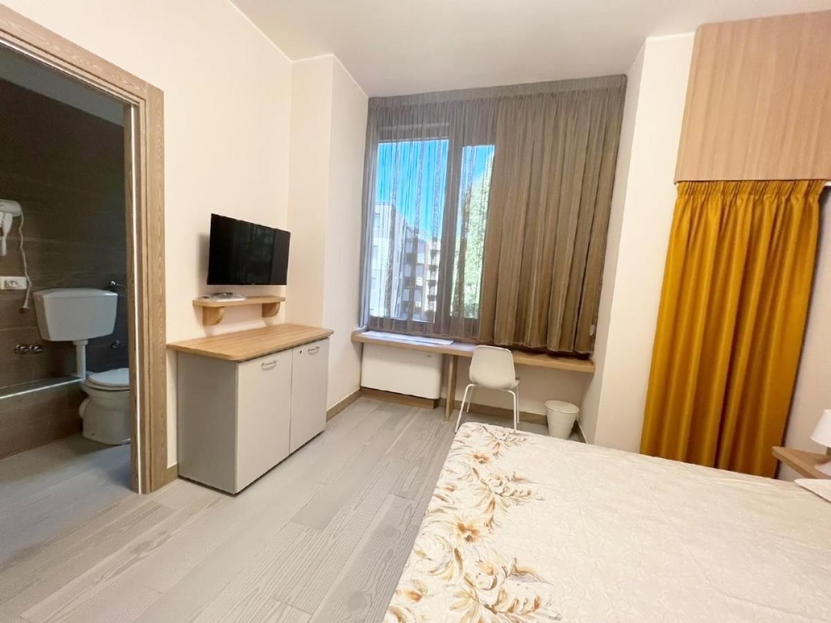 Sissi Comfort Rooms Foresteria Lombarda Monza Extérieur photo