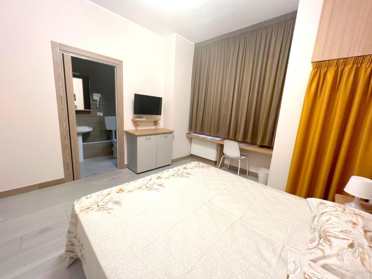 Sissi Comfort Rooms Foresteria Lombarda Monza Extérieur photo
