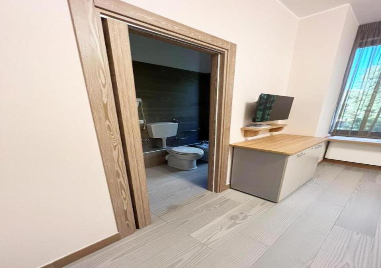 Sissi Comfort Rooms Foresteria Lombarda Monza Extérieur photo